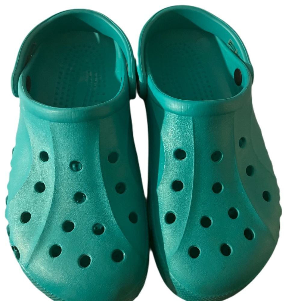 Crocs green color